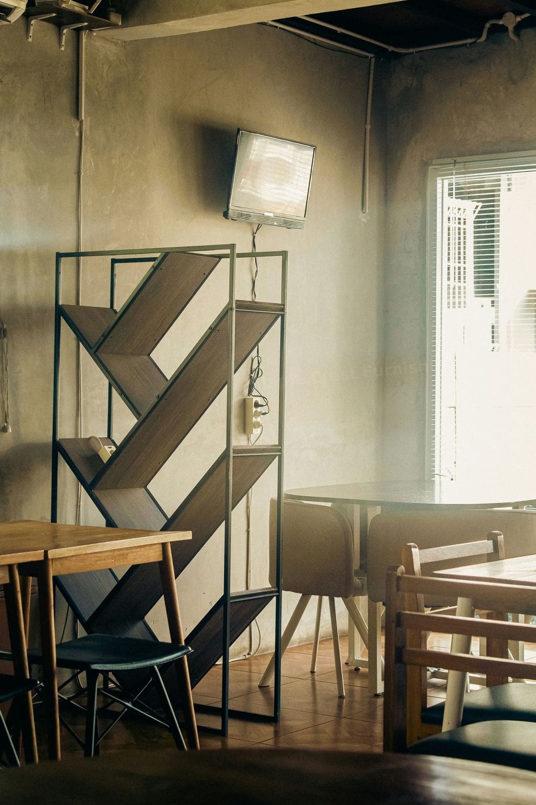 Office and commercial furnishing